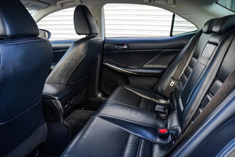 2013 Lexus IS 300h Hybrid / Leather / Cruise / Rev Cam image 13