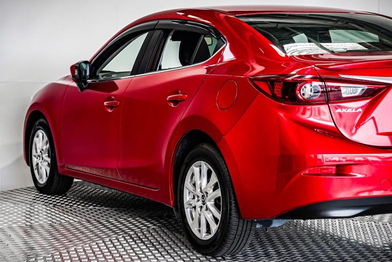 2015 Mazda Axela Hybrid Ltd. HV Leather / Cruise / 57kms / EV Mode image 3