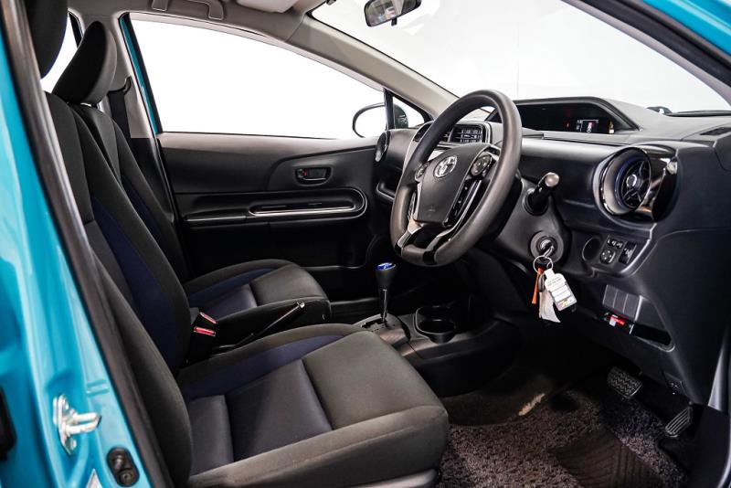 2018 Toyota Aqua S Hybrid / Prius C New Shape / EV Mode / BLK Trim image 8