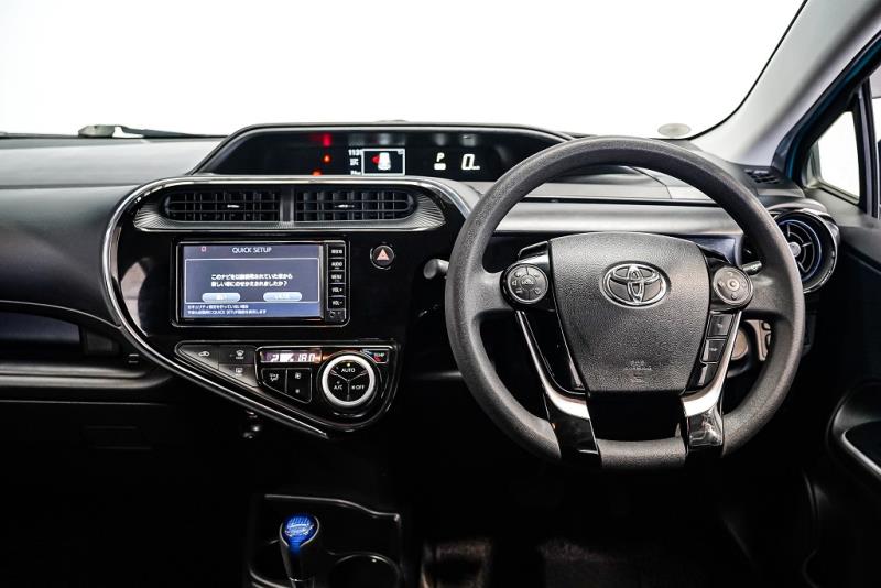2018 Toyota Aqua S Hybrid / Prius C New Shape / EV Mode / BLK Trim image 9