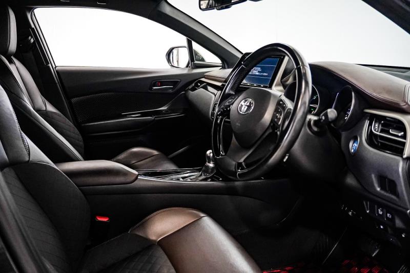 2017 Toyota C-HR G Hybrid EV Mode / Leather / Cruise / Rev Cam image 9