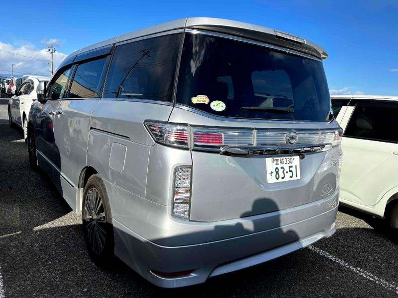 2016 Nissan Elgrand Highway Star 8 Seater / Leather / Cruise image 14