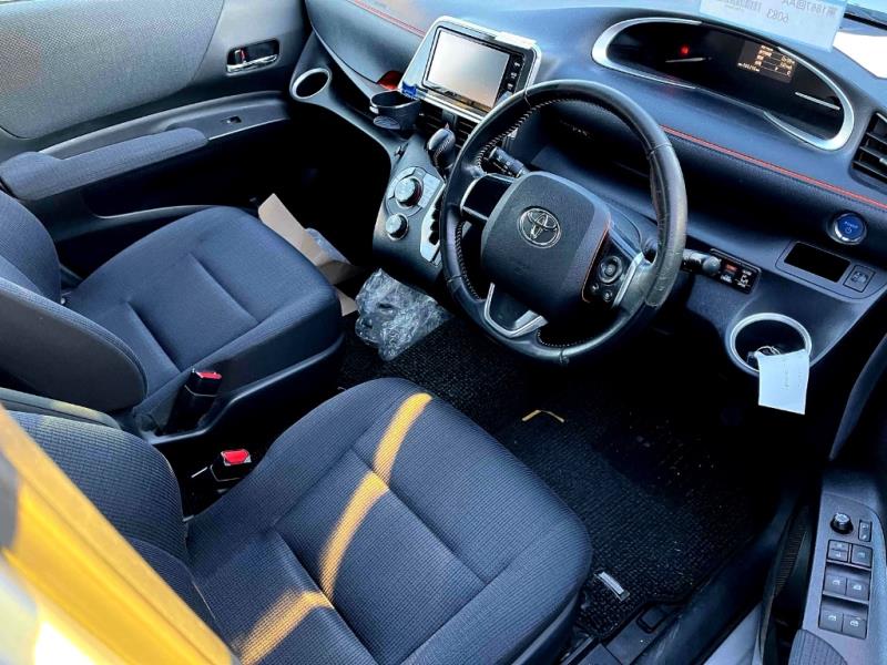 2015 Toyota Sienta G Hybrid 7 Seater / BLK Trim / Rev Cam image 3