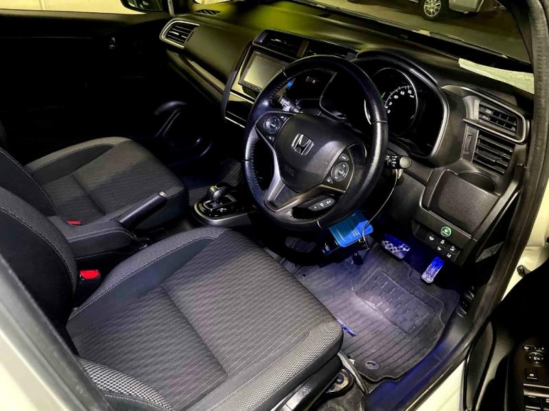 2017 Honda Fit S Hybrid / Jazz Facelift / Cruise / LDW & FCM / Kit & Alloys image 3