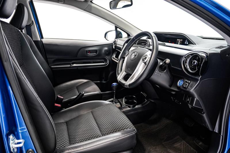 2015 Toyota Aqua Crossover X Urban Hybrid / 21kms / Leather / EV Mode image 9
