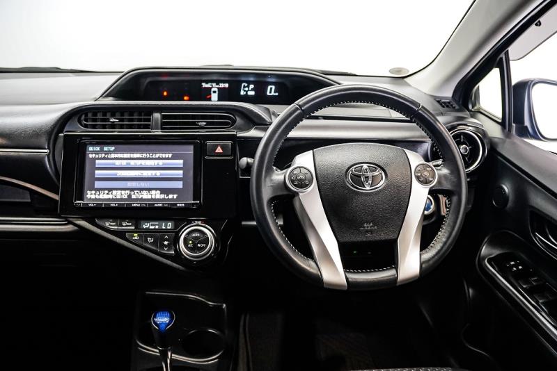 2015 Toyota Aqua Crossover X Urban Hybrid / 21kms / Leather / EV Mode image 10