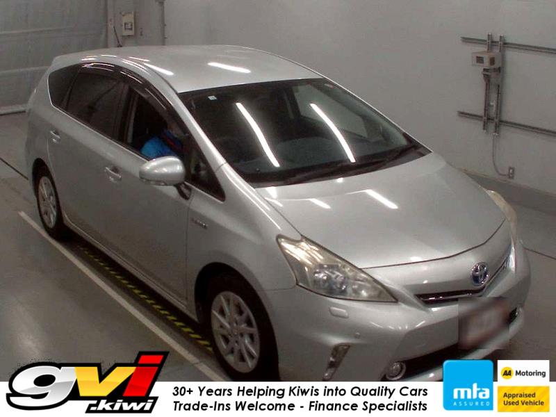 Cars & Vehicles  Cars : 2012 Toyota Prius Alpha 7 Seater Hybrid / EV Mode / Grey Trim