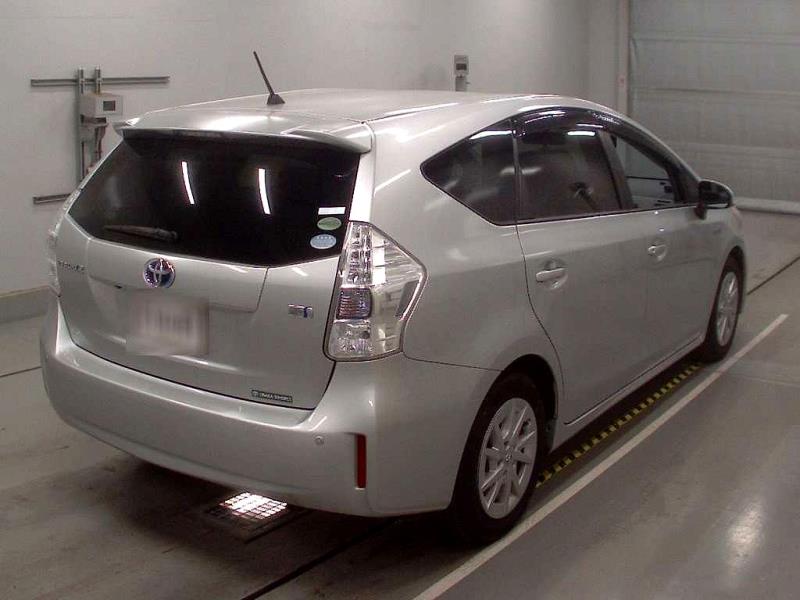 2012 Toyota Prius Alpha 7 Seater Hybrid / EV Mode / Grey Trim image 12