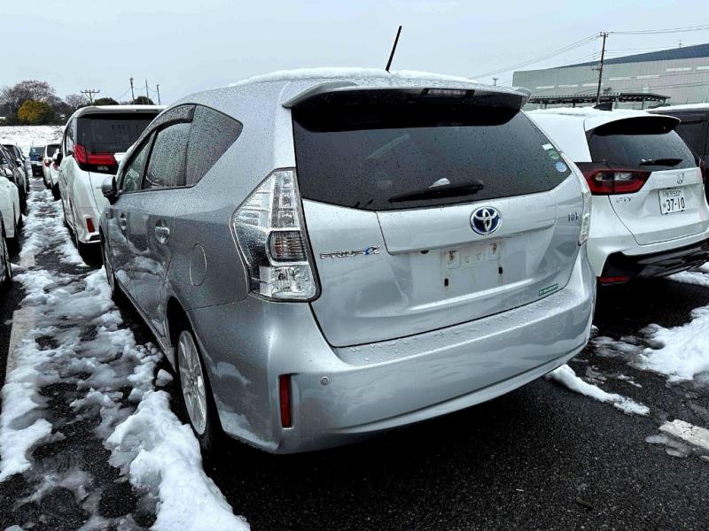 2012 Toyota Prius Alpha 7 Seater Hybrid / EV Mode / Grey Trim image 13
