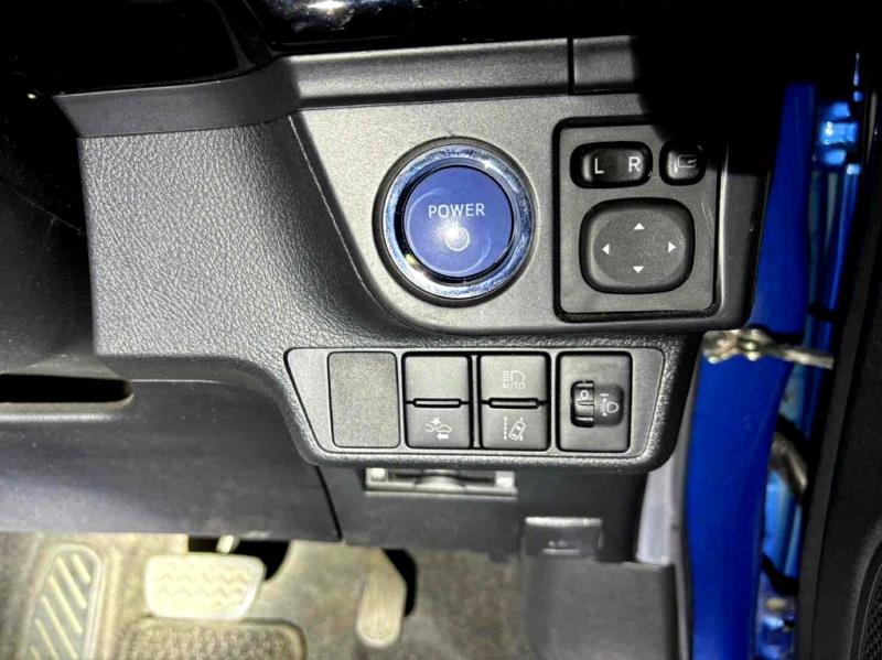 2017 Toyota Corolla Fielder Hybrid Facelift / EV Mode / LDW & FCM image 12