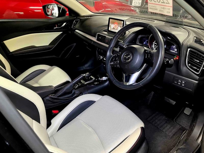 2015 Mazda Axela Hybrid / 3 Ltd. Leather / 12kms / BOSE / Cruise image 3