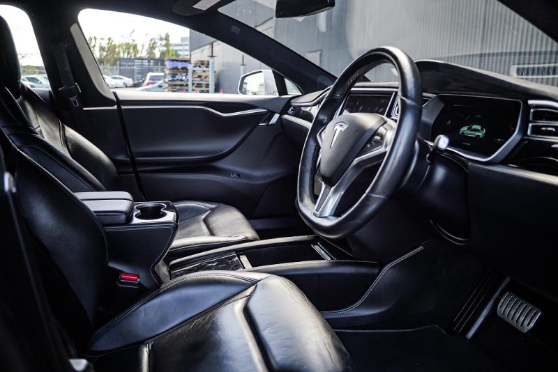 2015 Tesla Model S P85D 4WD / Ludicrous + / Auto Pilot image 11