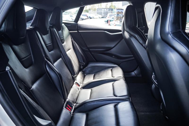 2015 Tesla Model S P85D 4WD / Ludicrous + / Auto Pilot image 15