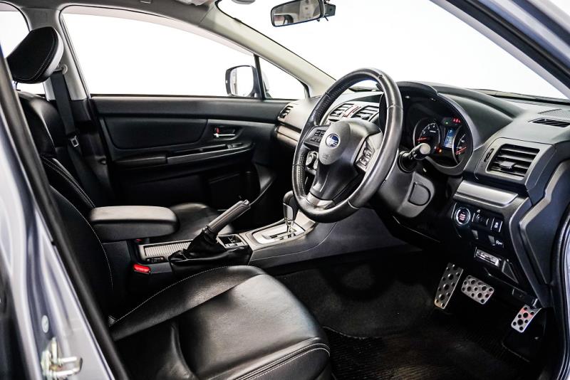 2014 Subaru XV Premium 4WD Leather / 20kms / EyeSight / Cruise / LDw & FCM image 8