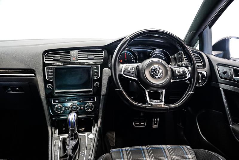 2015 Volkswagen Golf GTE PHEV Plug in Hybrid / Cruise image 11