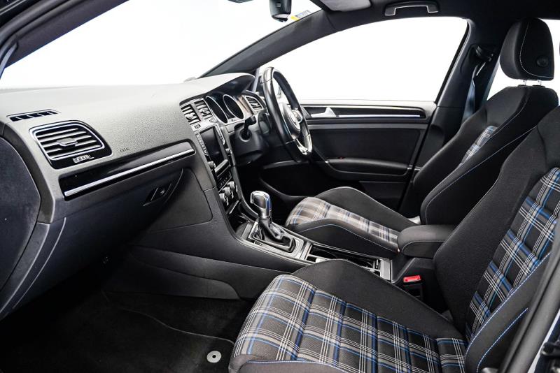 2015 Volkswagen Golf GTE PHEV Plug in Hybrid / Cruise image 12