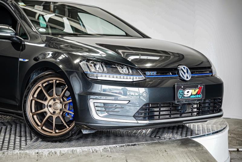 2015 Volkswagen Golf GTE PHEV Plug in Hybrid / Cruise image 3