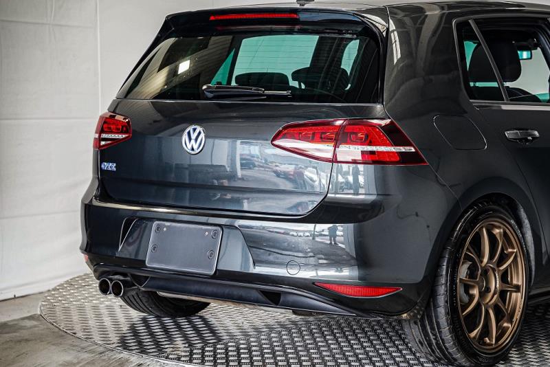 2015 Volkswagen Golf GTE PHEV Plug in Hybrid / Cruise image 5