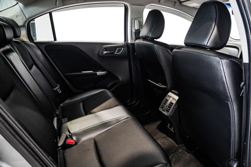 2015 Honda Grace Hybrid EX Leather / Cruise / Bodykit & Alloys image 12