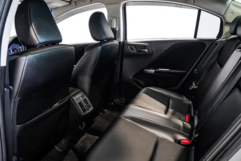 2015 Honda Grace Hybrid EX Leather / Cruise / Bodykit & Alloys image 13