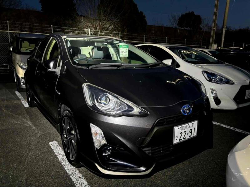 2015 Toyota Aqua Crossover Hybrid Leather / EV Mode / Rev Cam image 3