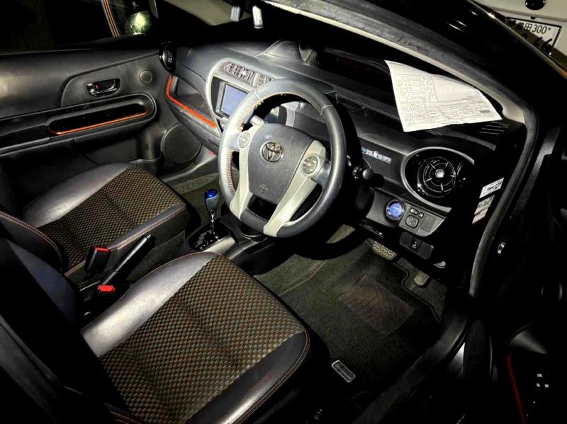 2015 Toyota Aqua Crossover Hybrid Leather / EV Mode / Rev Cam image 6