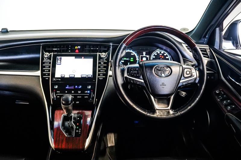 2014 Toyota Harrier Hybrid Premium 4WD / Leather / 360 View / JBL / Cruise / image 10