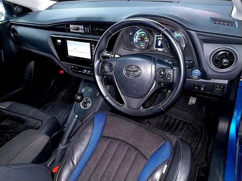 2017 Toyota Auris Hybrid / Corolla 15kms / Leather / Cruise / LDW & FCM image 3