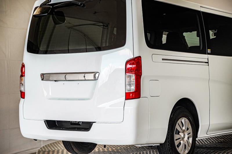 2016 Nissan NV350 / Caravan 6 Seater 5 Door Petrol Auto / Tints image 3