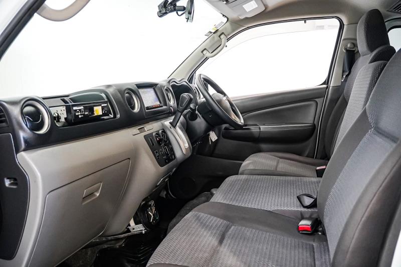 2016 Nissan NV350 / Caravan 6 Seater 5 Door Petrol Auto / Tints image 9