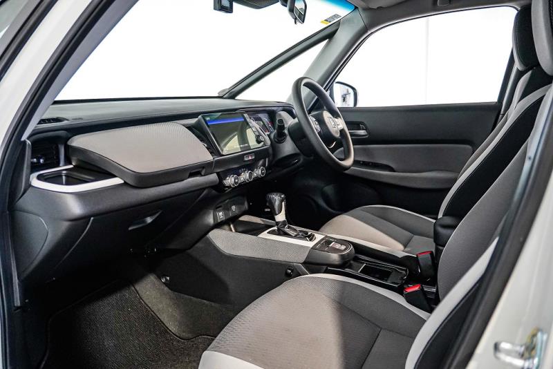 2020 Honda Fit Hybrid e:HEV New Shape / Cruise / LDW & FCM / Alloys image 11