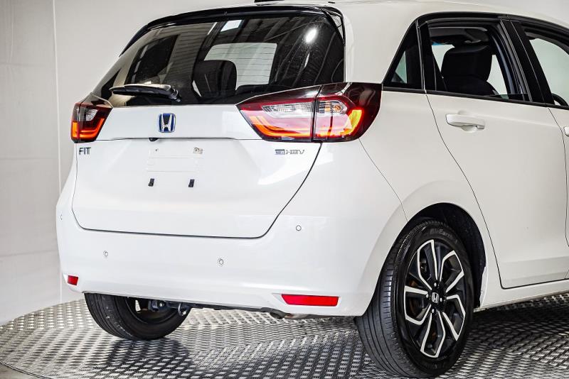 2020 Honda Fit Hybrid e:HEV New Shape / Cruise / LDW & FCM / Alloys image 3