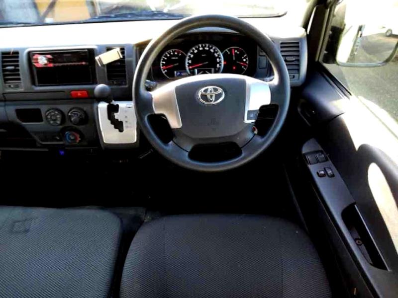 2019 Toyota Hiace ZL 5 Door Petrol Auto / Tints / Low Kms image 2
