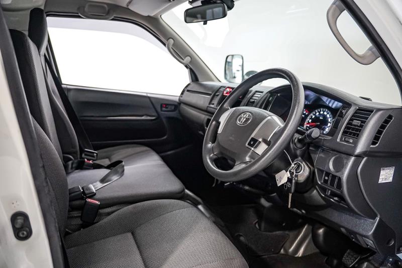 2019 Toyota Hiace ZL 5 Door Petrol Auto / Tints / Low Kms image 7