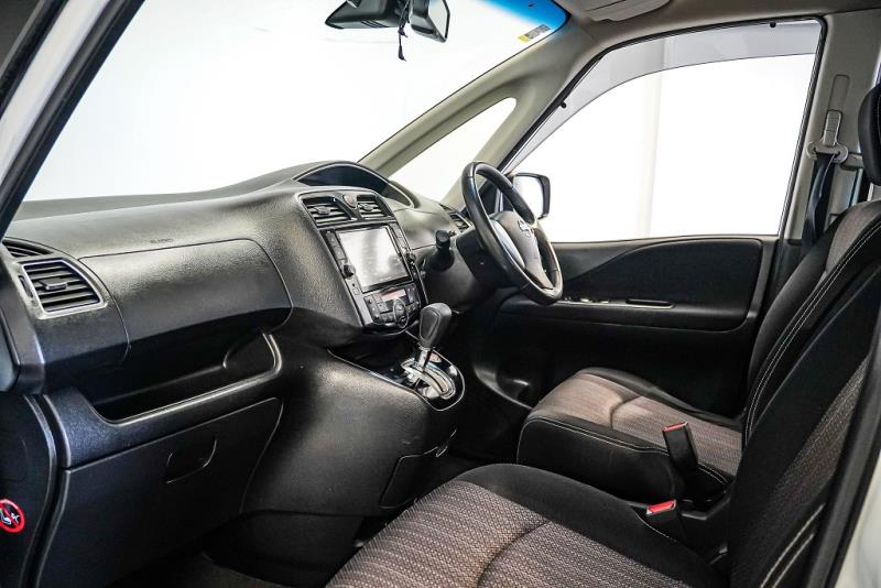 2015 Nissan Serena Hybrid 8 Seater Cruise / Power Doors / 360 Cam image 11