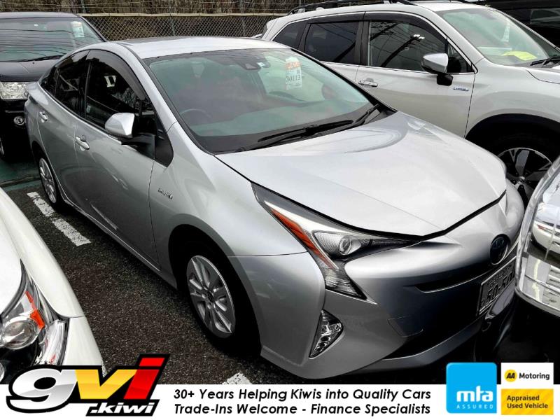 2016 Toyota Prius S Hybrid Cruise / LDW & FCM / Side Airbags image 1