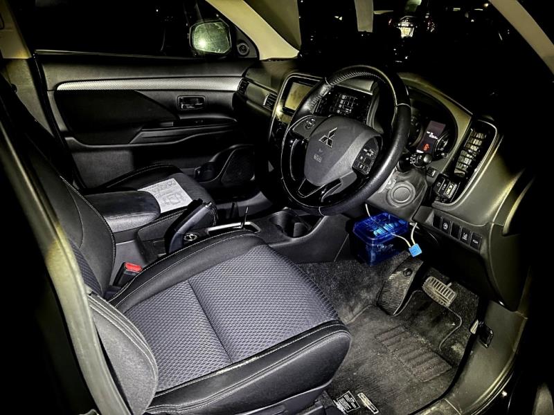 2016 Mitsubishi Outlander 7 Seater 4WD Facelift / Cruise / LDW & FCM / Rev Cam image 2
