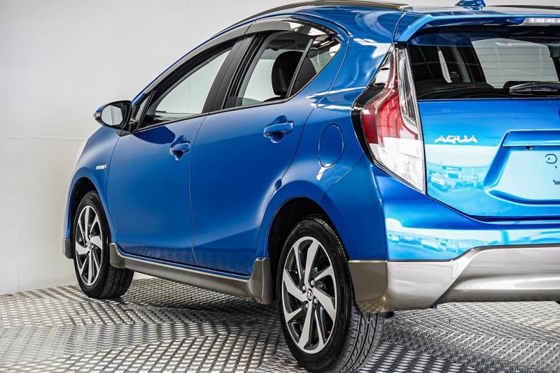 2015 Toyota Aqua Crossover X Urban Hybrid / 21kms / Leather / EV Mode image 5