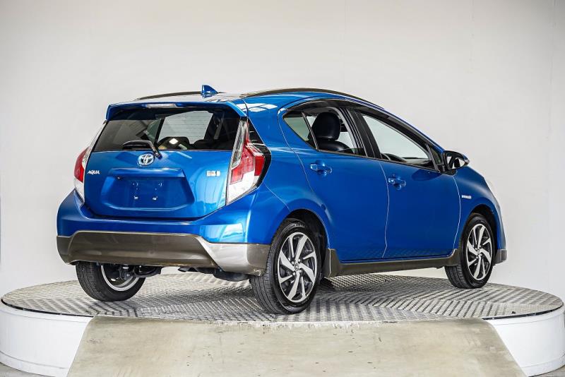 2015 Toyota Aqua Crossover X Urban Hybrid / 21kms / Leather / EV Mode image 6
