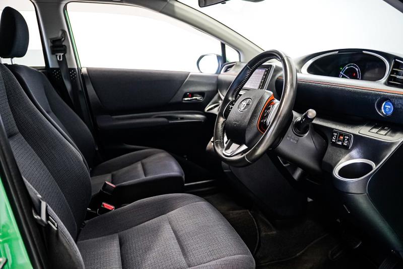 2016 Toyota Sienta Hybrid G 7 Seater LDW & FCM / BLK Trim / Rev Cam image 8