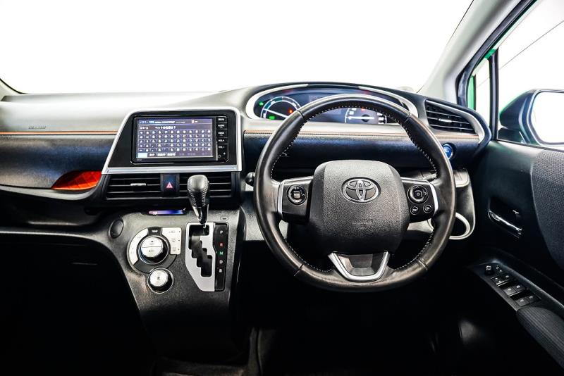 2016 Toyota Sienta Hybrid G 7 Seater LDW & FCM / BLK Trim / Rev Cam image 9