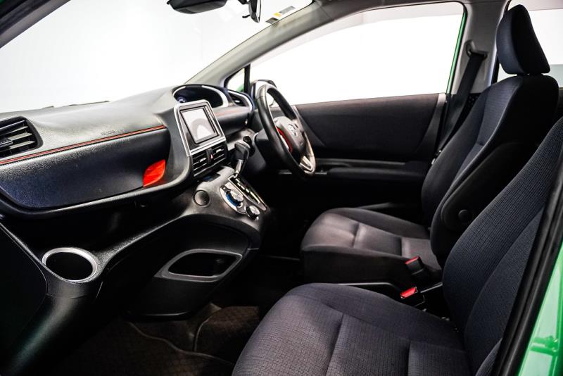 2016 Toyota Sienta Hybrid G 7 Seater LDW & FCM / BLK Trim / Rev Cam image 10