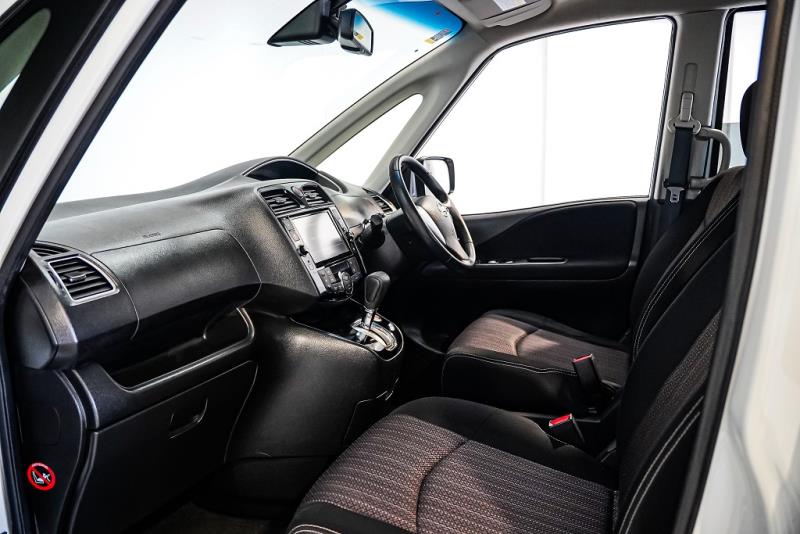 2015 Nissan Serena Hybrid 8 Seat Highway Star / Cruise / 360 Cam image 11
