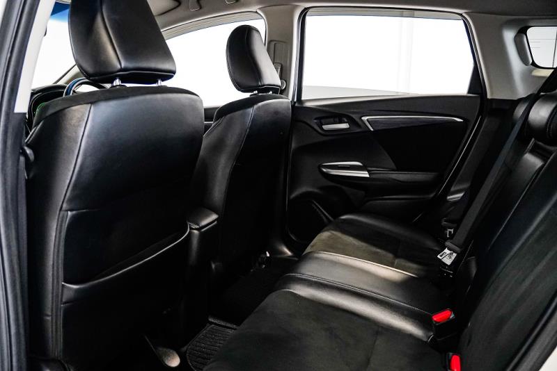 2015 Honda Shuttle Z Leather / Cruise / Alloys & Kit /  Rev Cam image 13