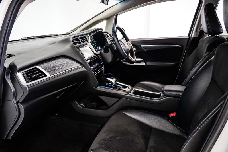 2015 Honda Shuttle Z Hybrid Leather / Cruise / Alloys & Kit /  Rev Cam image 11