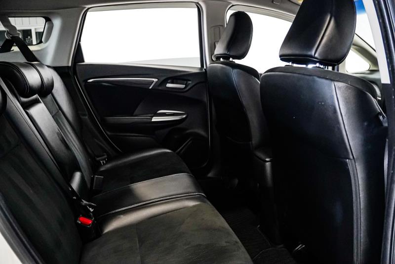 2015 Honda Shuttle Z Hybrid Leather / Cruise / Alloys & Kit /  Rev Cam image 12
