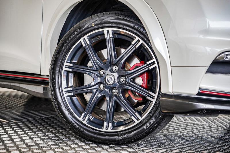 2015 Nissan Juke NISMO RS Turbo 4WD / Recaro Seats image 7