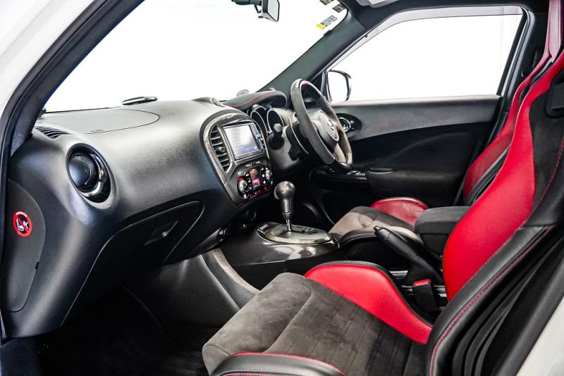 2015 Nissan Juke NISMO RS Turbo 4WD / Recaro Seats image 10