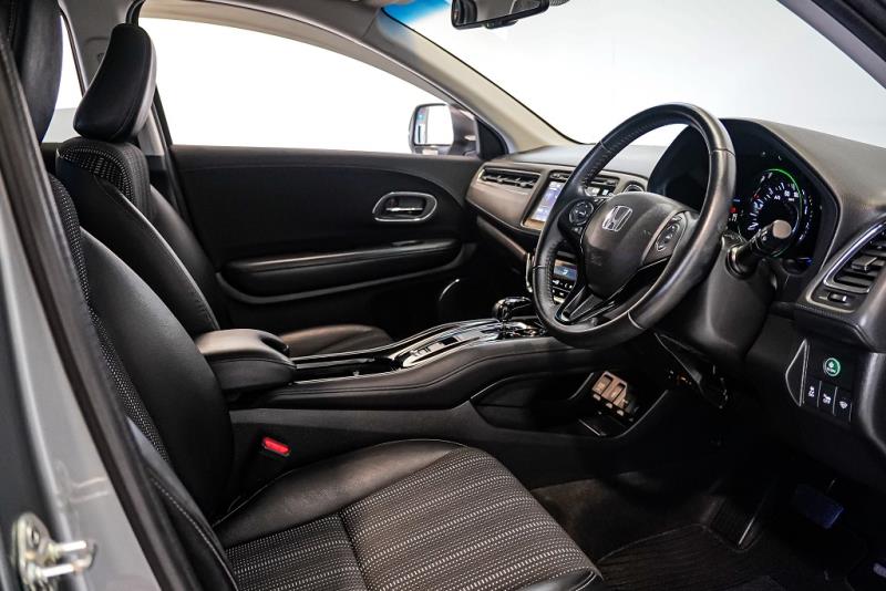 2014 Honda Vezel Z Hybrid / HR-V 25kms / Leather / Cruise / Rev Cam image 9
