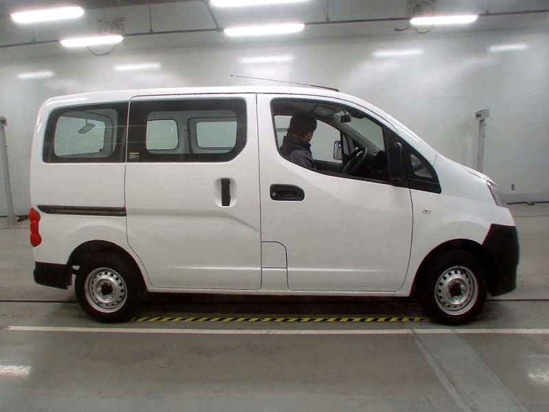 2020 Nissan NV200 / Vanette 5 Door Auto / Petrol / LDW / FCM / ESC image 5